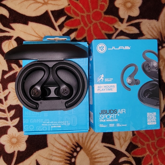 JLAB JBUDS AIR SPORT, TRUE WIRELESS 40+ HOURS PLAYTIME - Picture 1 of 4